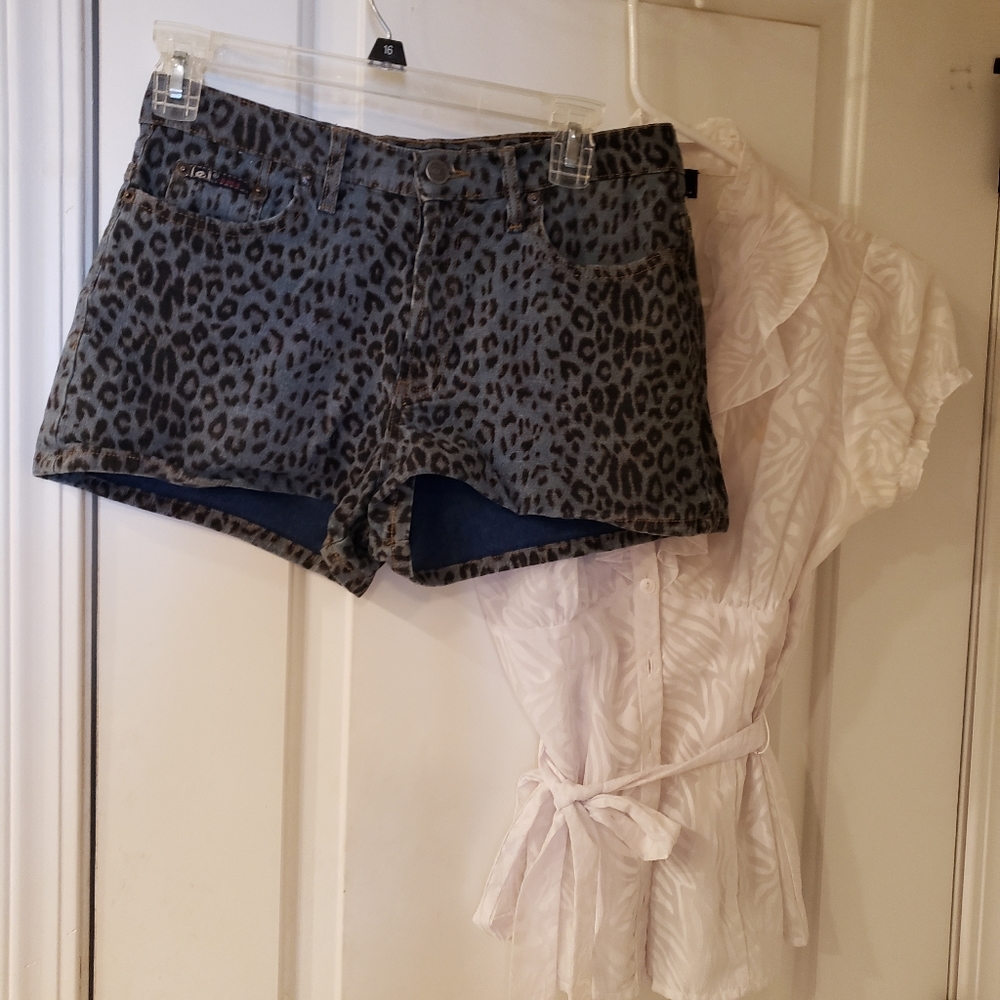 Lei leopard print jean shorts, size 7
